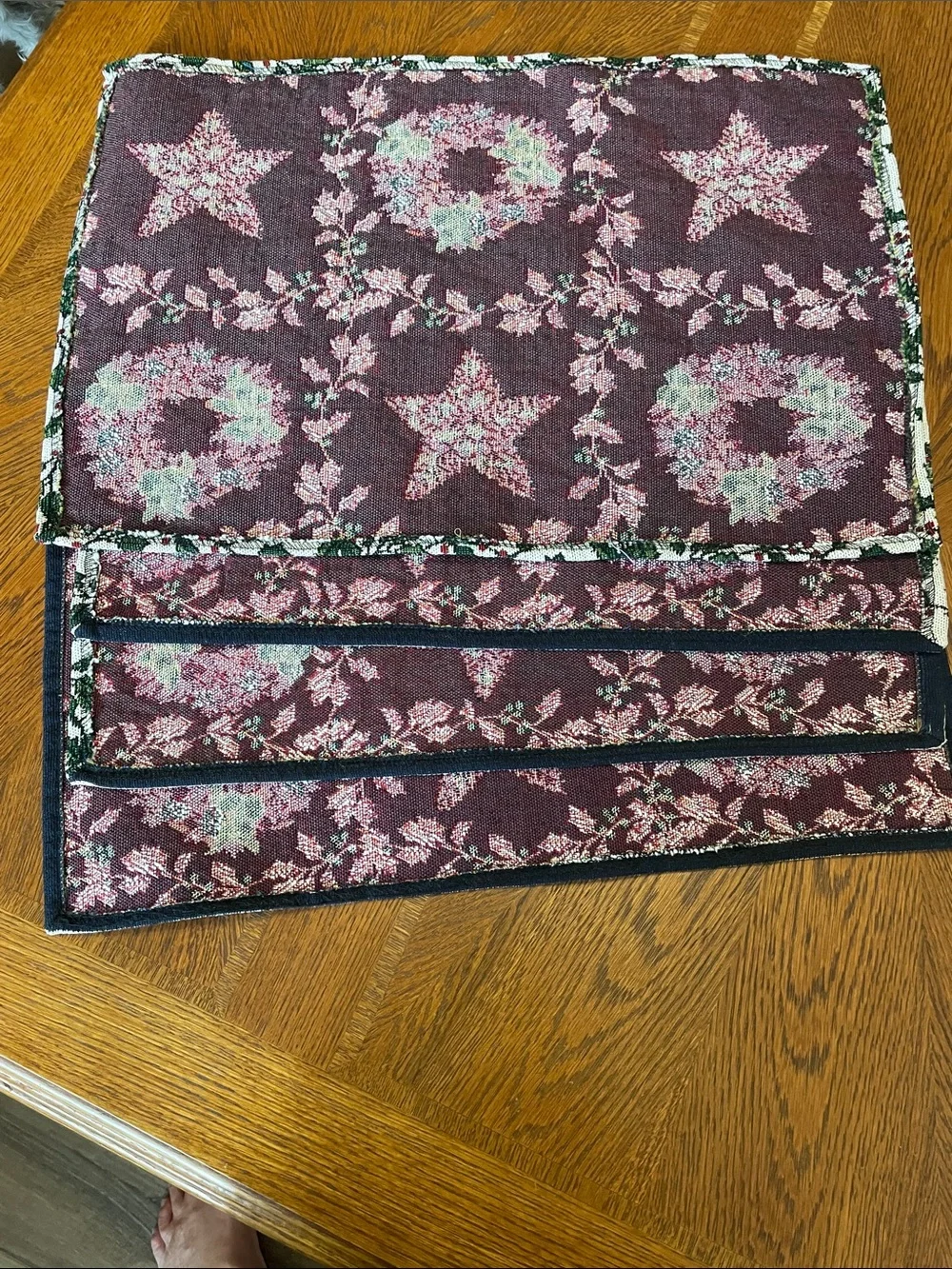 VTG 4 Red & Green Tapesty Wreath and Star Holiday Table Placemats